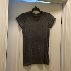 Lululemon swiftly shirt